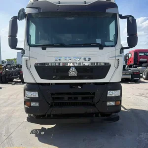 Howo TX 440 hp 4x2 Tractor Truck (7)